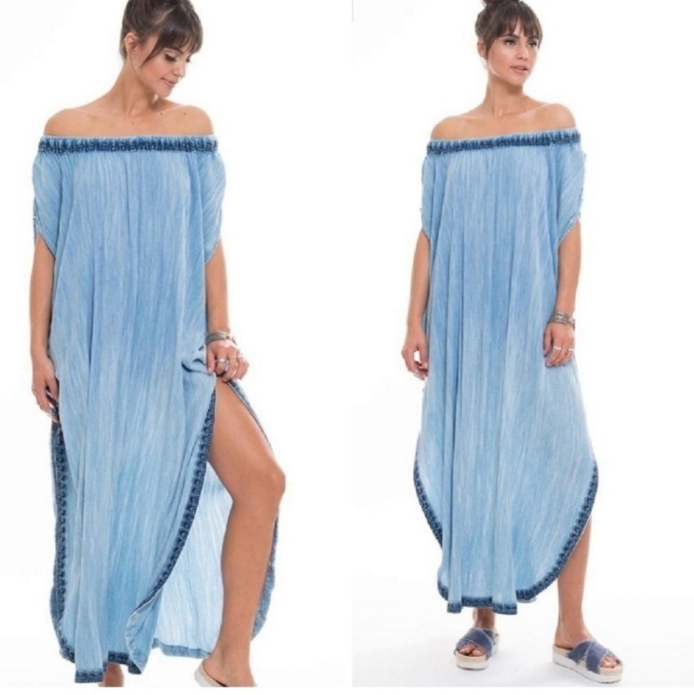 Off-the-Shoulder Light Blue Maxi Dress with Contrast Trim